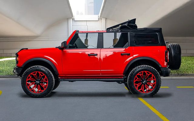 Ford Bronco 2023 - image 2