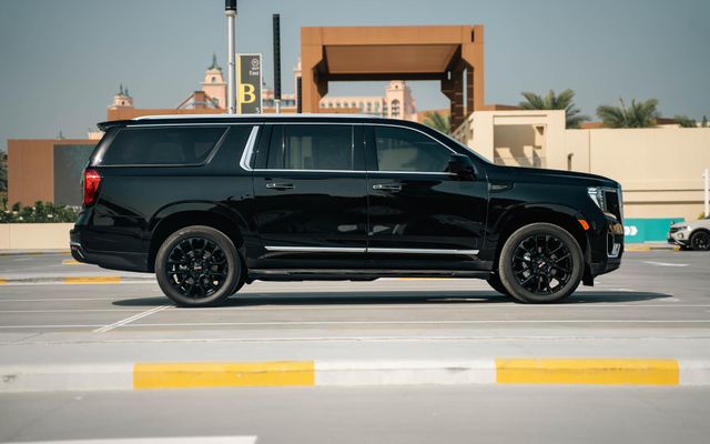GMC Yukon - image 2