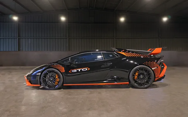 Lamborghini Huracan STO Black - image 2