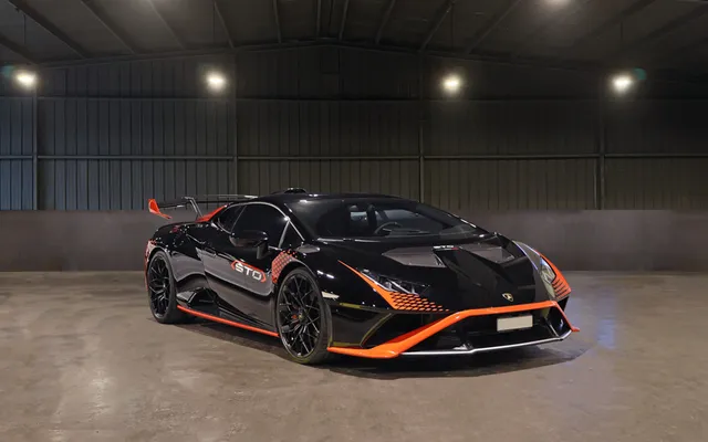 Lamborghini Huracan STO Black - image 4