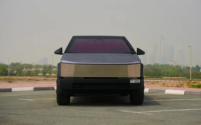 Tesla Cybertruck - image 2