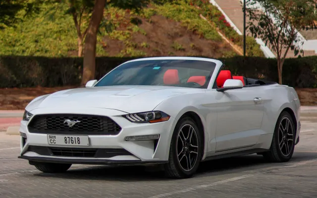 Ford Mustang Convertible 2022 - image 1