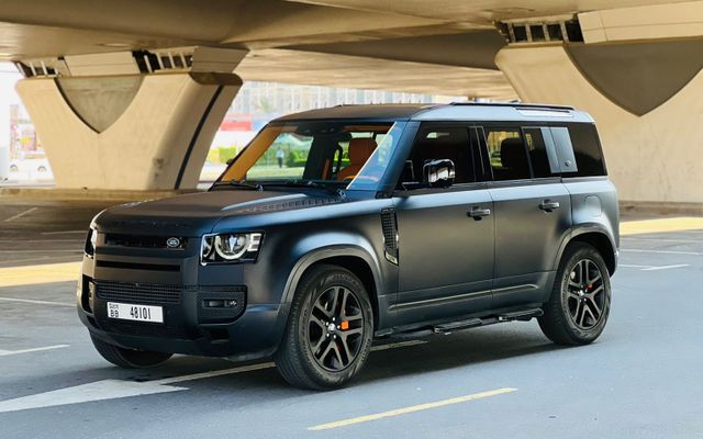 LAND ROVER DEFENDER - image 1