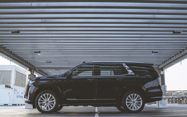 CADILLAC ESCALADE - image 2