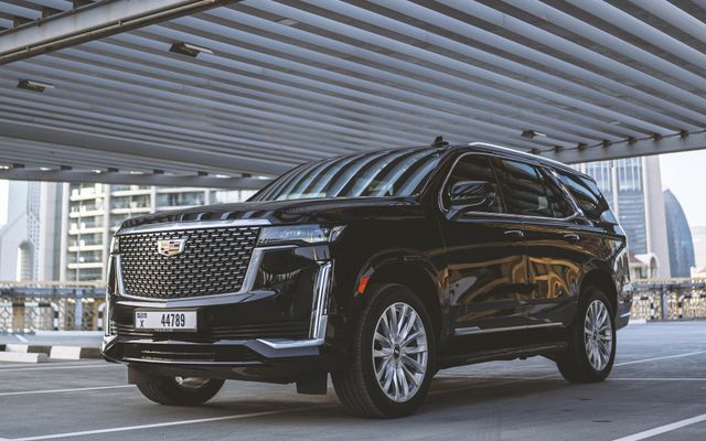CADILLAC ESCALADE - image 1