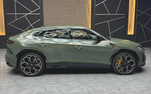 LAMBORGHINI URUS MY19 - image 2