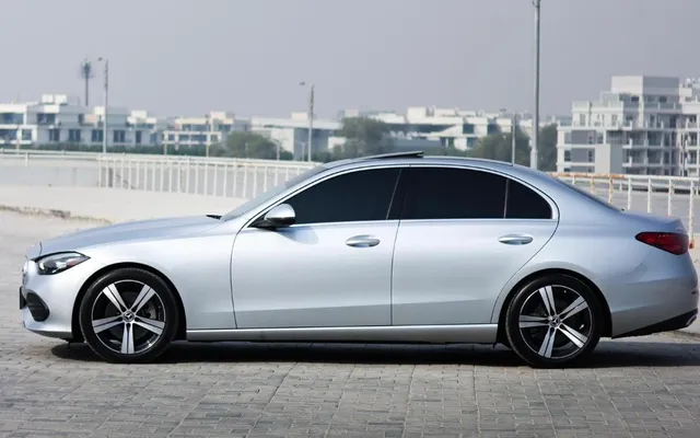 Mercedes Benz C300 - image 2
