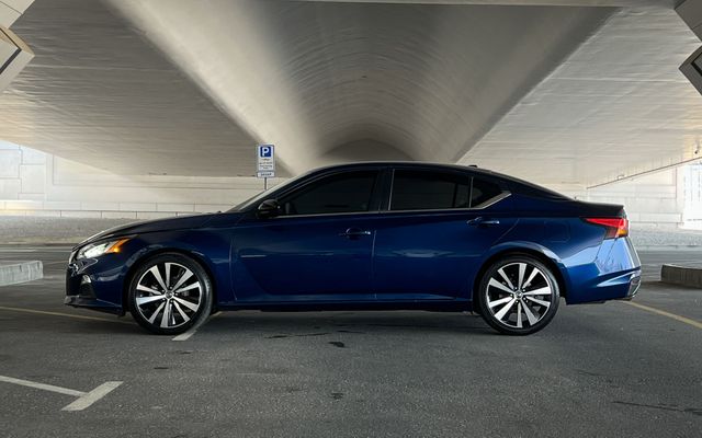Nissan Altima SR - image 2