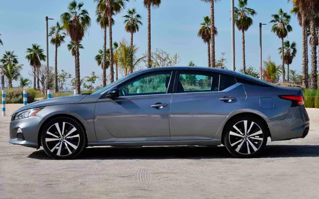 NISSAN ALTIMA - image 2