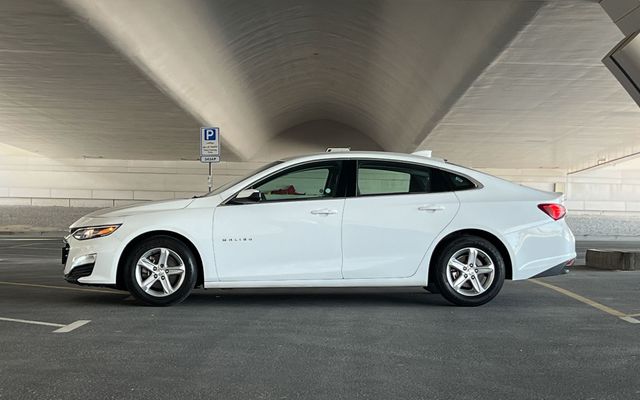 Chevrolet Malibu - image 2