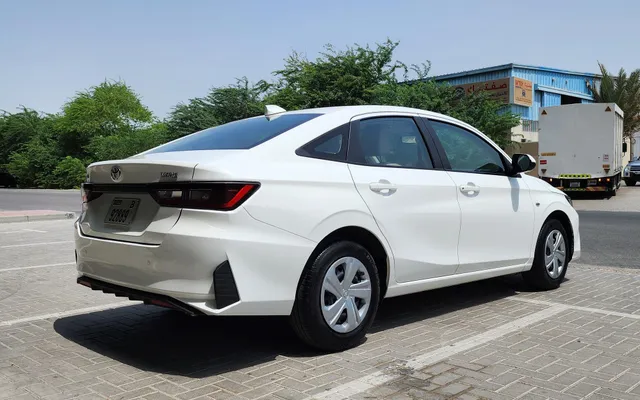 Toyota Yaris Sedan - image 4