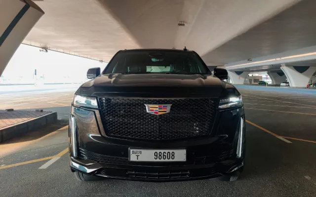 Cadillac Escalade Sport - image 2
