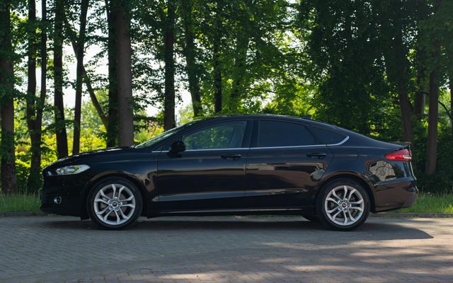 Ford Fusion - image 2