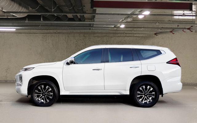 Mitsubishi Montero Sport Premium 3.0L 7 STR- - image 2