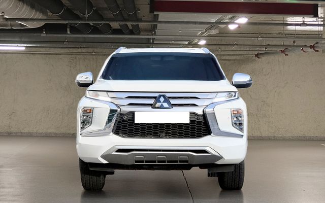 Mitsubishi Montero Sport Premium 3.0L 7 STR- - image 3