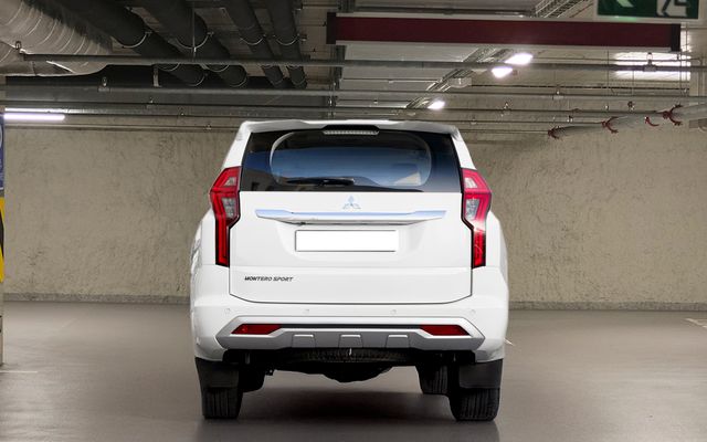Mitsubishi Montero Sport Premium 3.0L 7 STR- - image 4
