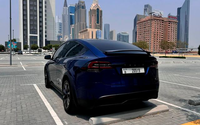 Tesla Model X - image 4