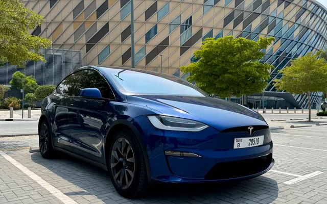 Tesla Model X - image 3