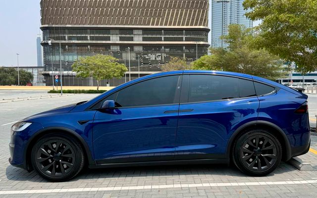 Tesla Model X - image 2