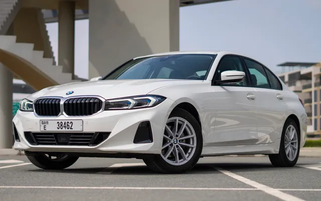 BMW 320i - image 1