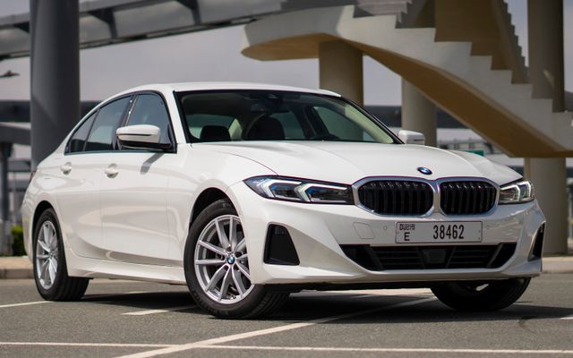 BMW 320i - image 4