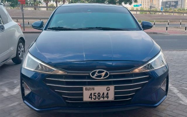 Hyundai Elantra - image 2