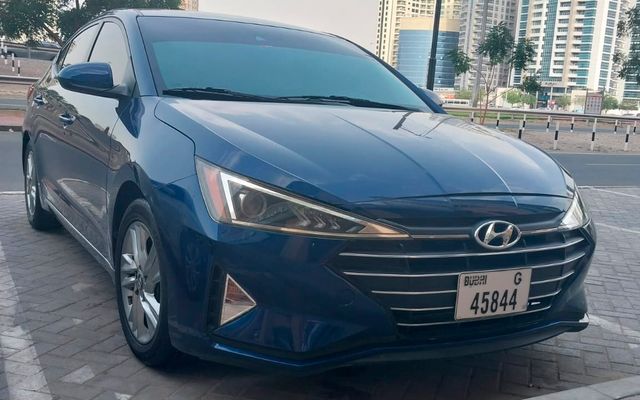 Hyundai Elantra - image 1
