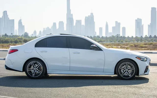 Mercedes Benz C300 - image 2