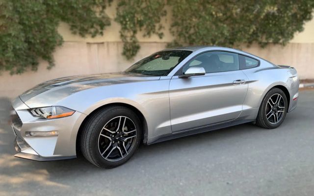 Ford Mustang - image 2