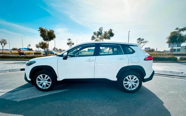 Toyota Corolla Cross - image 2
