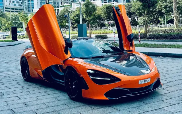 MCLAREN 720S - image 2