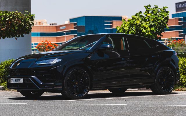 Lamborghini  URUS - image 4