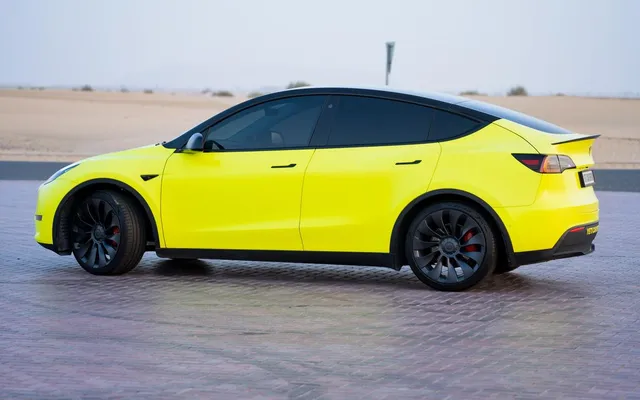 Tesla Model Y - image 2