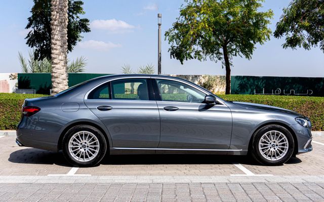Mercedes E200 - image 2