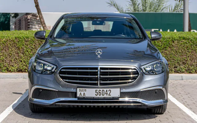 Mercedes E200 - image 3