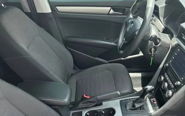 VOLKSWAGEN PASSAT - image 4