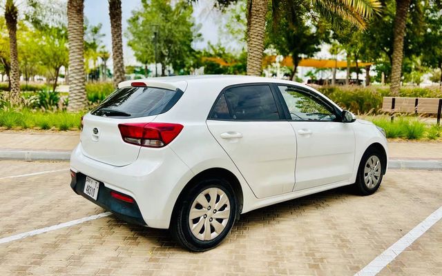 Kia Rio - image 2
