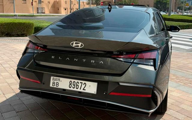 Hyundai Elantra - image 4