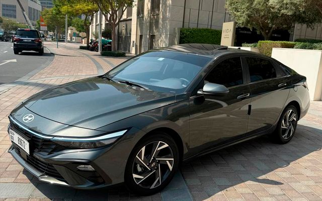 Hyundai Elantra - image 2
