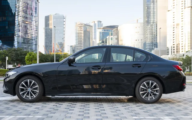 BMW 318i - image 2