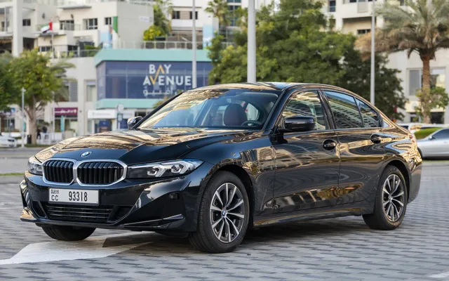 BMW 318i - image 1
