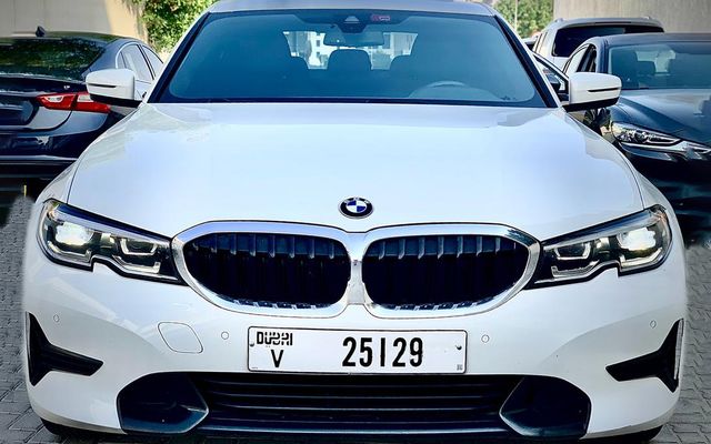 BMW 330I 2020 - image 2
