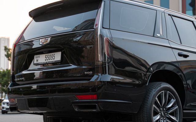 Cadillac Escalade - image 3