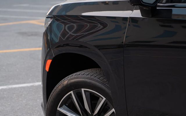Cadillac Escalade - image 4