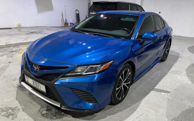Toyota Camry SE - image 1