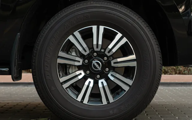 Nissan Patrol - image 4