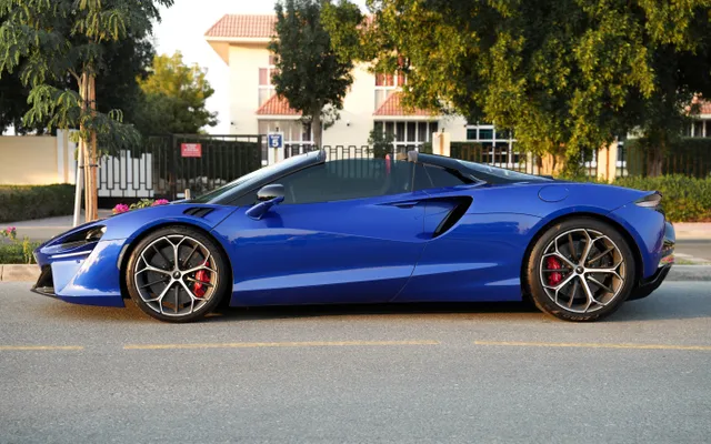 MCLAREN ARTURA SPIDER - image 4
