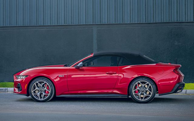 FORD MUSTANG GT V8 Convertible - image 3