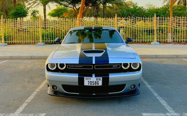 Dodge Challenger - image 3