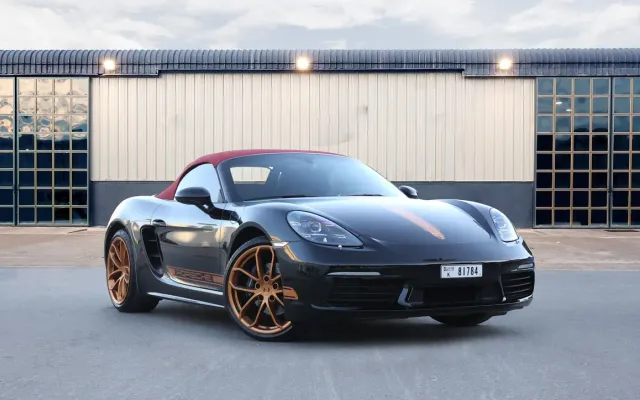 Porsche Boxster 718 Convertible Black - image 4